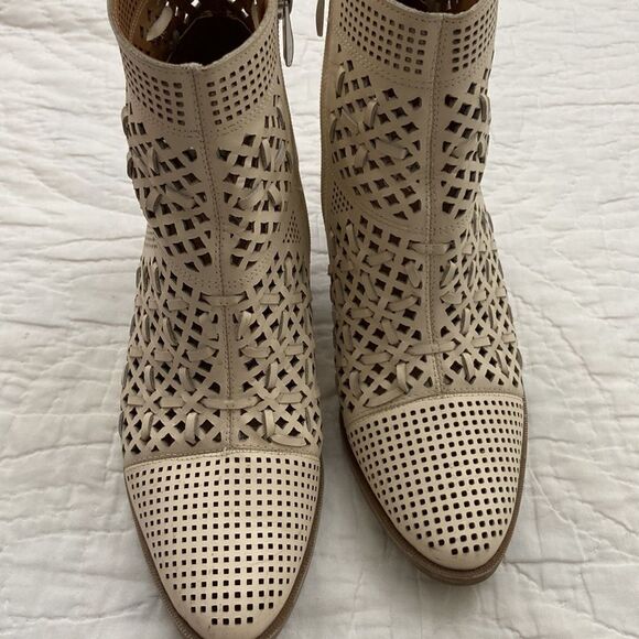Franco Sarto Damsel Leather Woven Booties size 8.5 - Picture 3 of 7